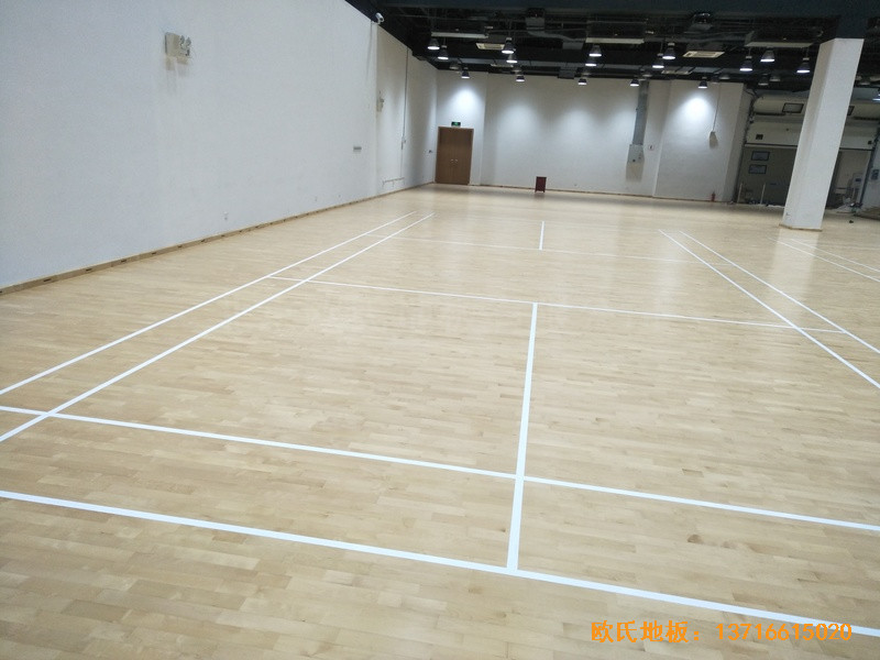 上海鋪東寧橋路669號(hào)體育館運(yùn)動(dòng)木地板安裝案例0