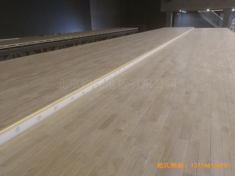 河北承德灤平一中升降舞臺(tái)運(yùn)動(dòng)地板安裝案例5