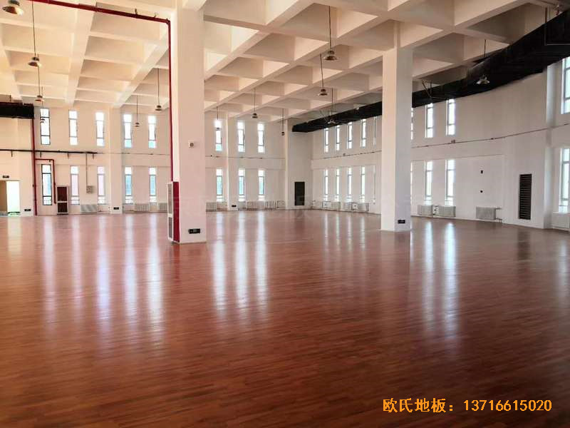 北京房山長(zhǎng)陽(yáng)小學(xué)籃球訓(xùn)練館體育木地板施工案例1