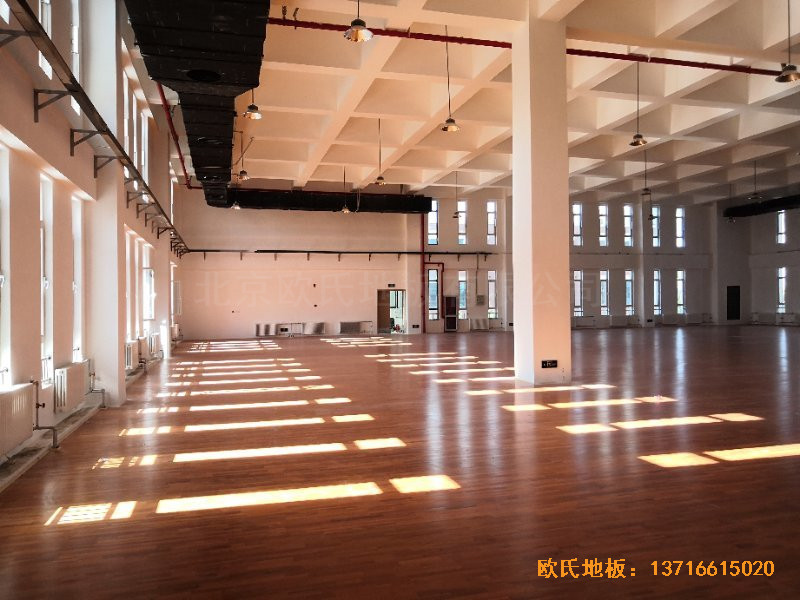 北京房山長(zhǎng)陽(yáng)小學(xué)籃球訓(xùn)練館體育木地板施工案例4