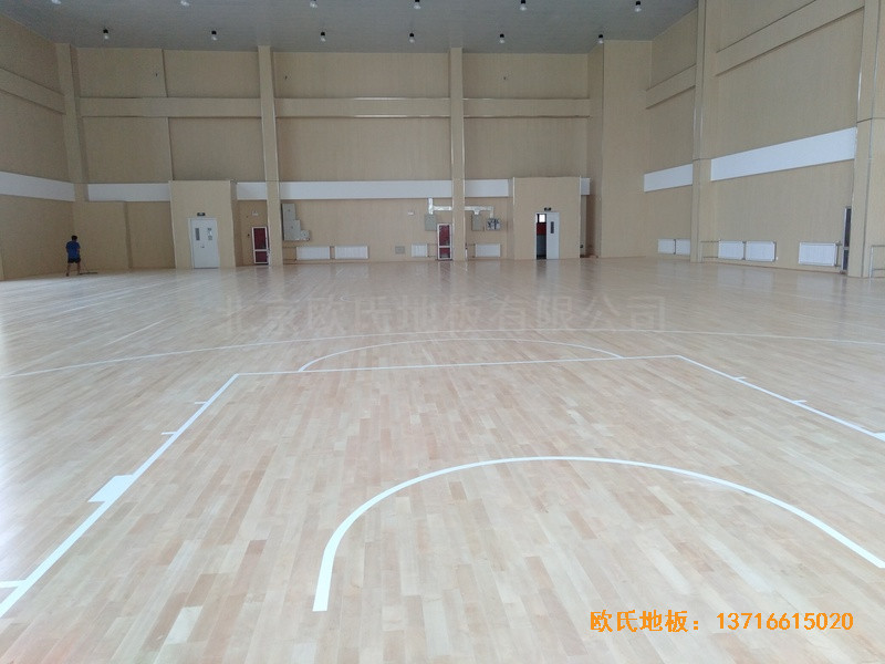 山東濟(jì)南雪山小學(xué)籃球館運(yùn)動(dòng)木地板鋪裝案例2