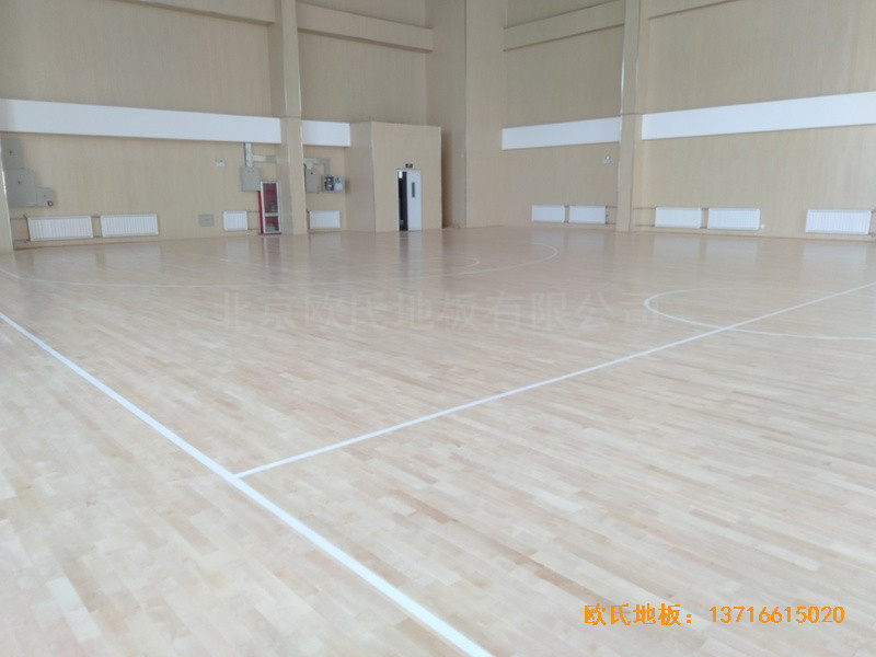 山東濟(jì)南雪山小學(xué)籃球館運(yùn)動(dòng)木地板鋪裝案例4