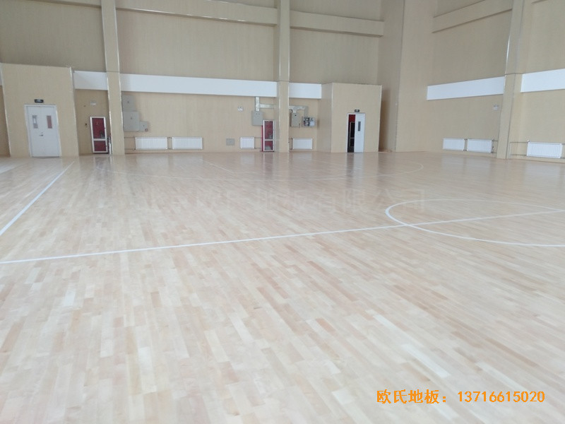 山東濟(jì)南雪山小學(xué)籃球館運(yùn)動(dòng)木地板鋪裝案例5