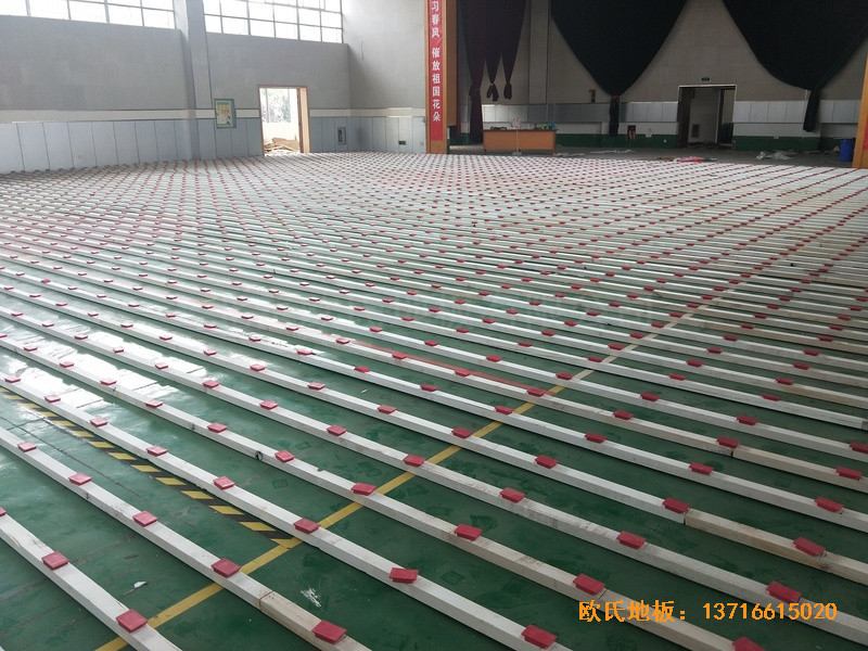 江蘇宜興東域小學(xué)籃球館運(yùn)動(dòng)木地板安裝案例1