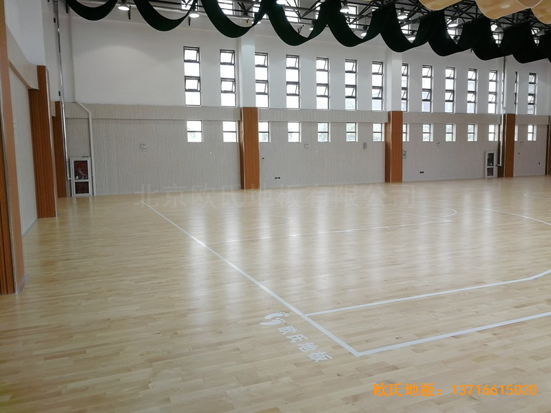 烏魯木齊達(dá)坂城中學(xué)籃球館體育地板鋪裝案例4