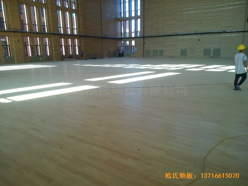 河北雄縣第三高中籃球館運(yùn)動(dòng)地板鋪裝案例4
