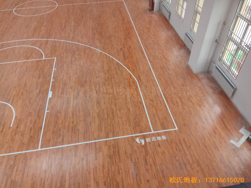 濟(jì)南中區(qū)十三中學(xué)籃球館體育木地板施工案例4