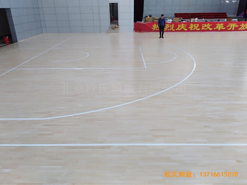 湖南衡陽(yáng)生物環(huán)境技術(shù)學(xué)院籃球館體育木地板鋪裝案例4