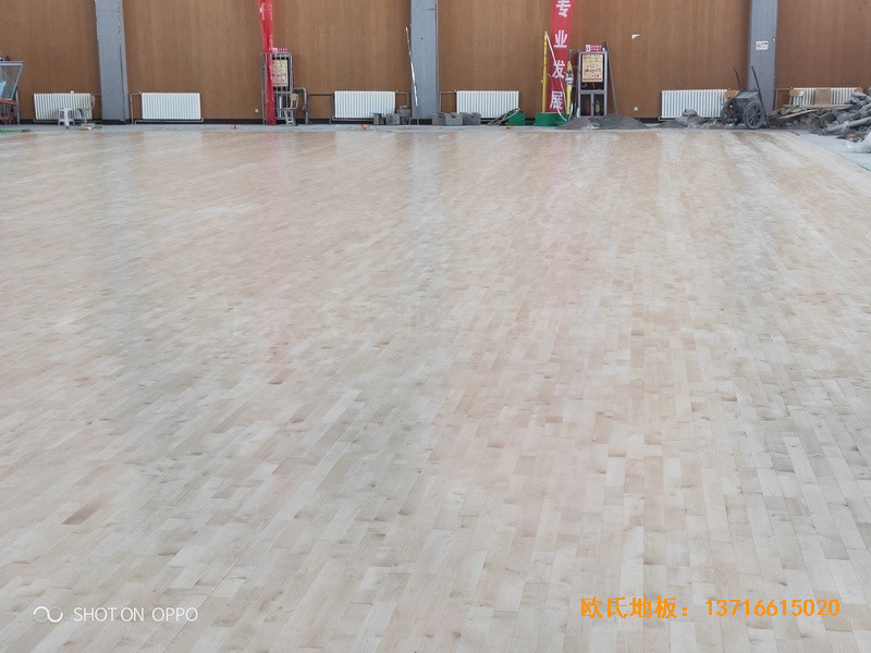 西寧世紀(jì)職業(yè)技術(shù)學(xué)校籃球館體育地板鋪設(shè)案例5