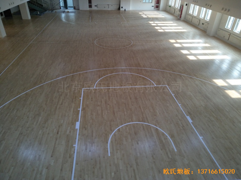 天津一號路四十八中籃球館運動木地板鋪設(shè)案例0