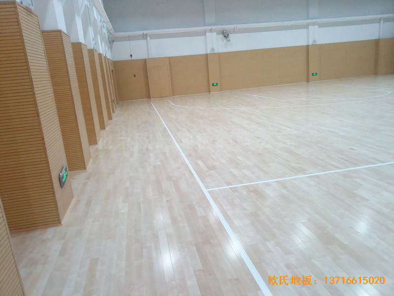 山東濟(jì)南歷下區(qū)燕山學(xué)?；@球館運(yùn)動地板施工案例3