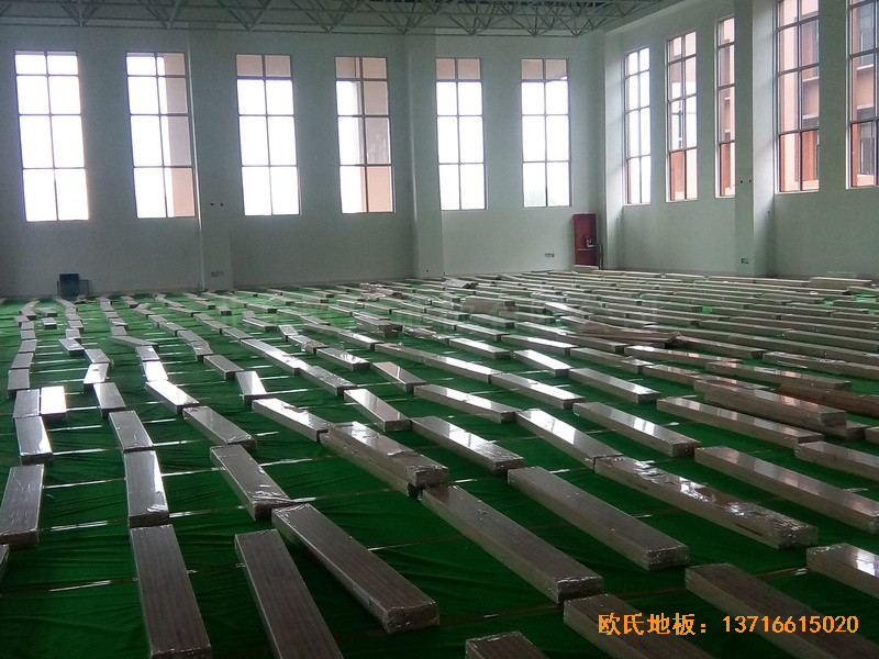山東濟南歷城區(qū)雪山小學籃球館運動木地板施工案例3