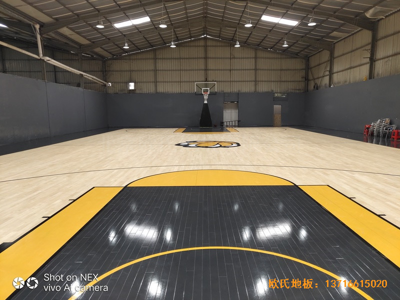 泉州僑鄉(xiāng)壹噸籃球場運動地板鋪裝案例